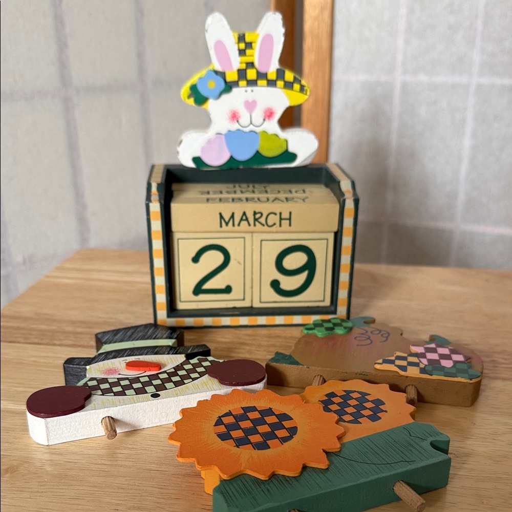Wooden Seasonal Calendar - change the season date and month